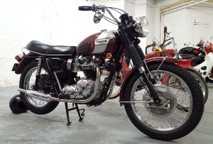triumph-bonneville-vintage-motoadvr