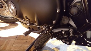 triumph-street-scrambler-left-peg-motoadvr