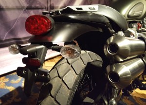 triumph-street-scrambler-tail-motoadvr
